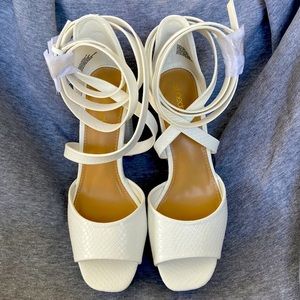 Shoe Dazzle Bright White Roselinda Dress Sandals